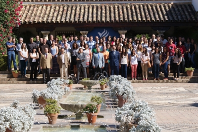 Foto de familia de asistentes al acto