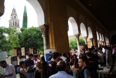 Vista general del Patio de los Naranjos durante la Feria de los Ingenios