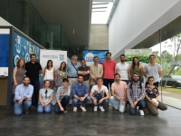 Foto de familia de profesorado y participantes en el curso