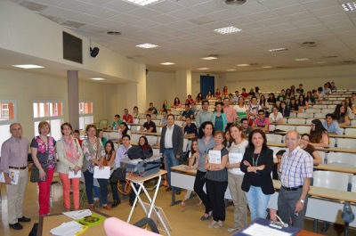 Participantes, profesores, preparadores y comisin de la Olimpiada en el aula de la prueba