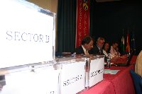 Comienzo del recuento de los votos en el saln de actos de los Colegios Mayores