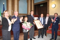 Un momento de la entrega del reconocimiento Tabernero de Honor de Crdoba a Juan Pea Aguilar