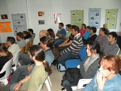   Una treintena de estudiantes participa en una actividad de sensibilizacin organizada por el Plan de Empleo de la Cruz Roja y la empresa Idaf