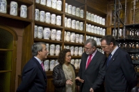 De izq a dcha el presidente del Colegio de Farmacuticos, la delegada de Salud, el rector y el decano de la Facultad , durante el acto inaugural