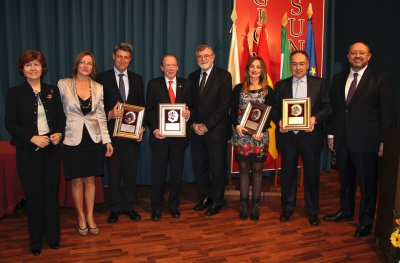 Autoridades y premiados, al trmino del acto.