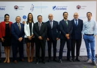 Foto de familia de las autoridades participantes en el  congreso de la Universidad ECOTEC