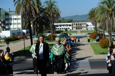 La comitiva llega al Saln de Actos Juan XXIII