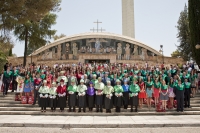 Alumnos y profesores tras el acto de graduacin