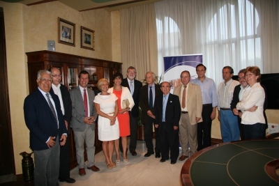 Robert Huber con el equipo de gobierno de la Universidad