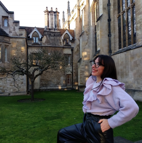 La investigadora Raquel Espejo durante su estancia en la Universidad de Cambridge, donde realizó el estudio junto a Izabela Zych, David P. Farrington y Vicente J. Llorent.